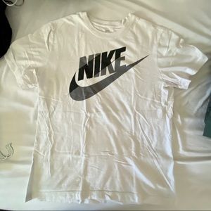 Nike Tshirt (white, medium)